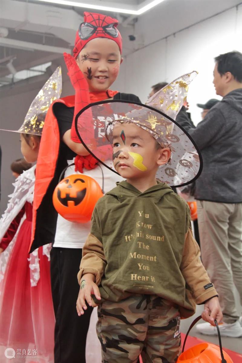 Trick or Treat 黎岸创艺之万圣节精彩回顾 美博艺术中心 万圣节 黎岸 小孩 鬼怪 逐家 糖果 群众 之中 人类 Halloween 崇真艺客